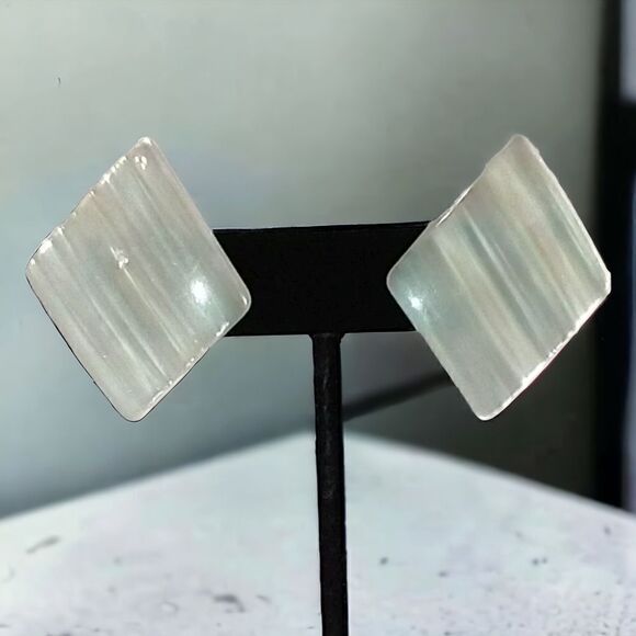 Vintage 80s Earrings Moonglow Statement Acrylic Iridescent Pearl Plastic Retro. - Picture 16 of 16